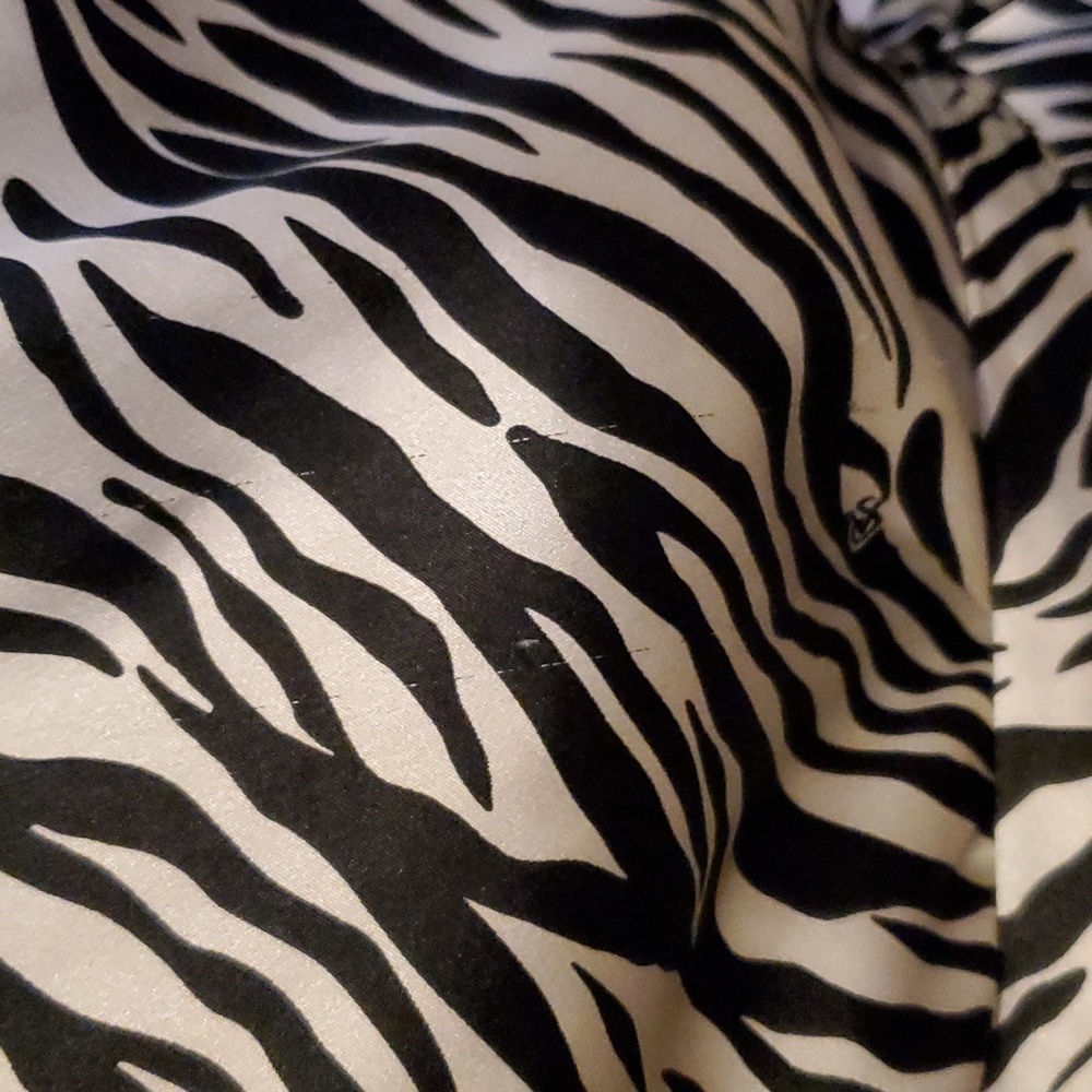 Victoria’s Secret Zebra Robe Size One Size - Picture 4 of 7